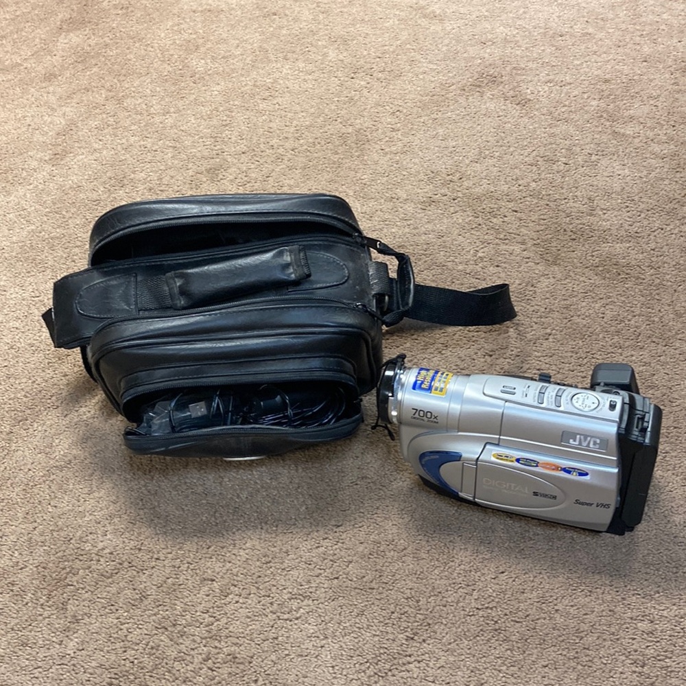 Digital video camera
